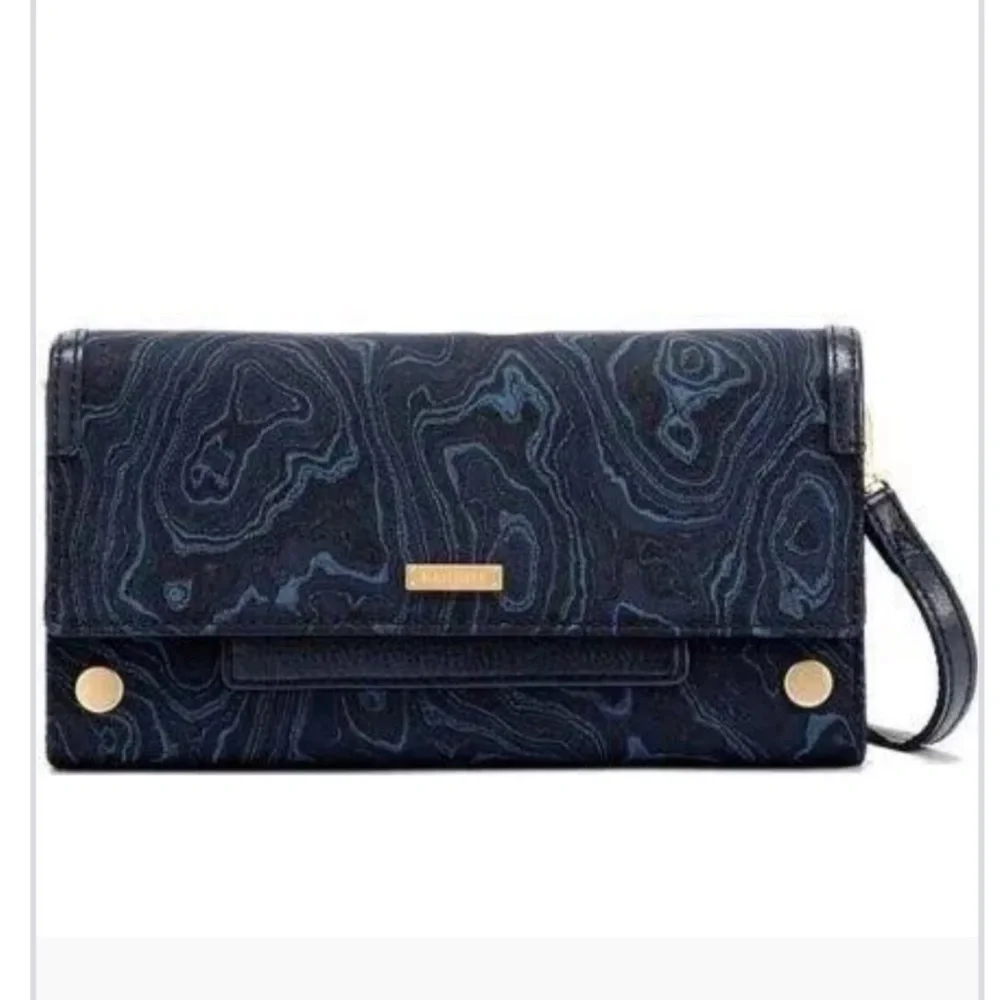 Hammitt AJ Crossbody
Clutch Satin Tides
Brushed Gold Clutch - Picture 11 of 12